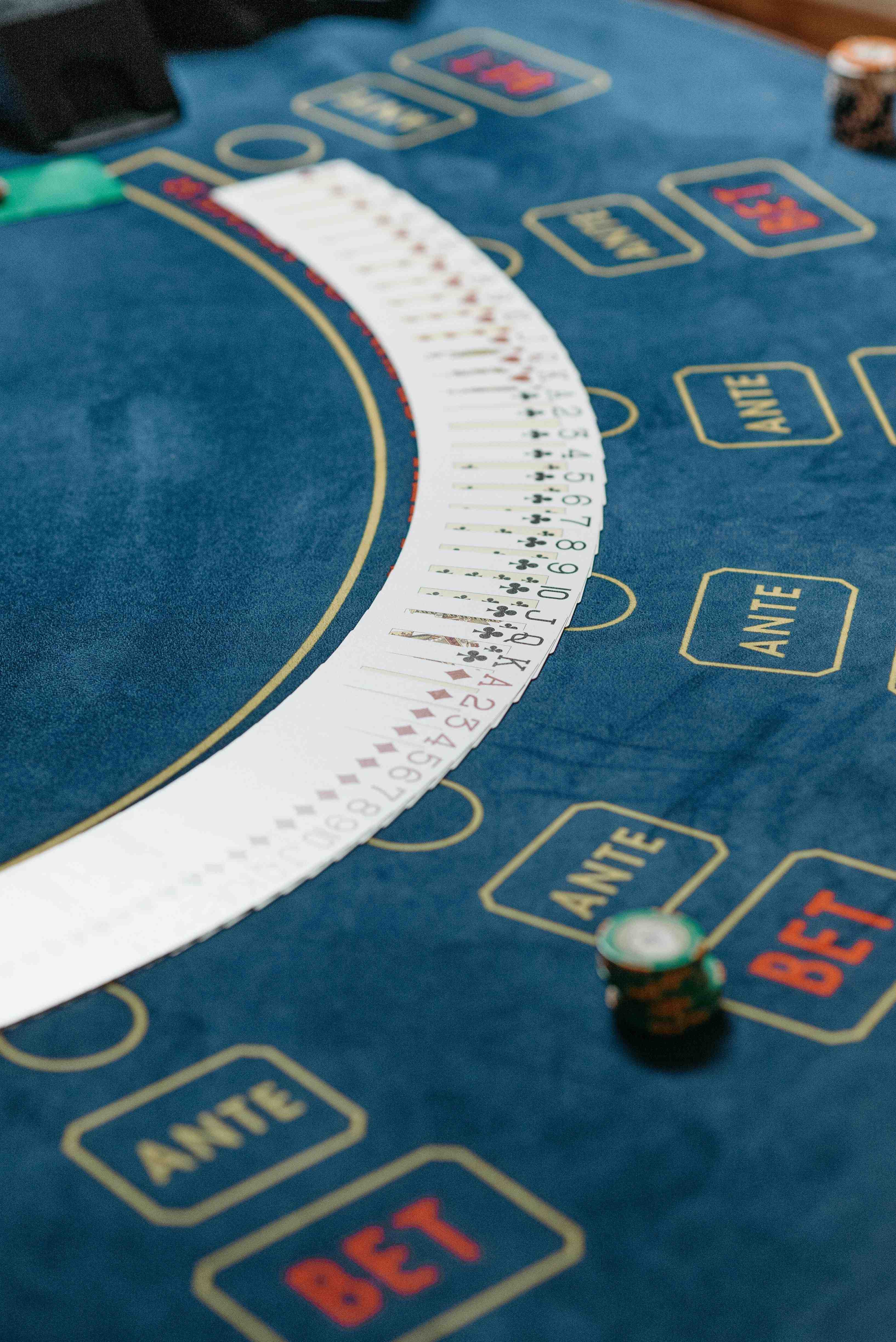 Dealer profesional di meja taruhan live casino mgs88